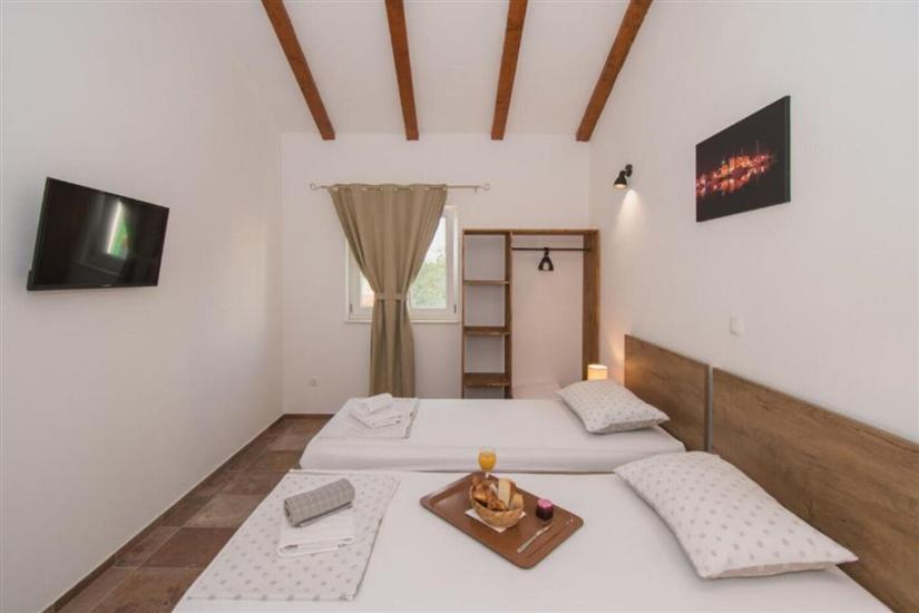 Room S2, for 4 persons