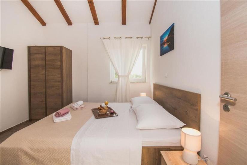 Room S2, for 4 persons