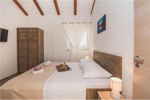 Room S2, for 4 persons