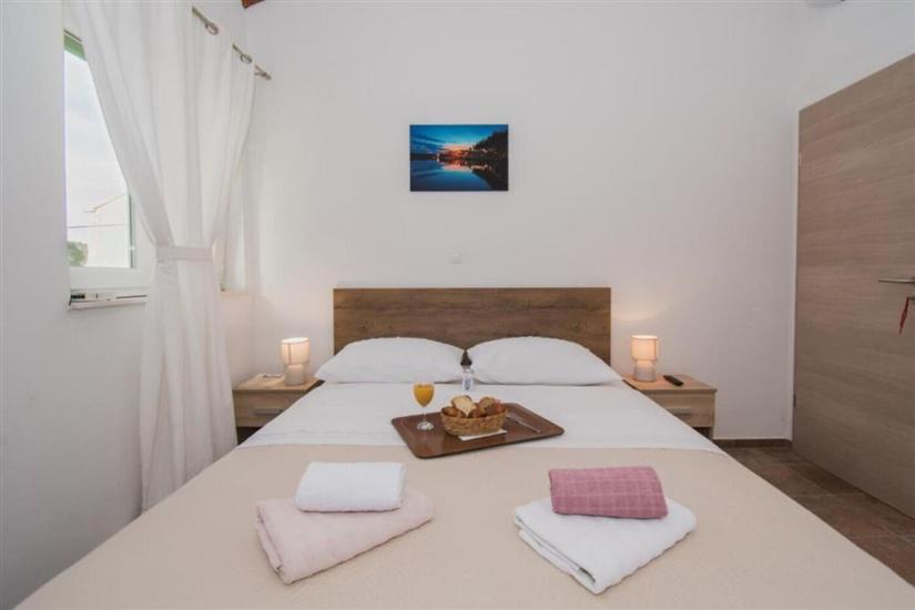 Room S2, for 4 persons