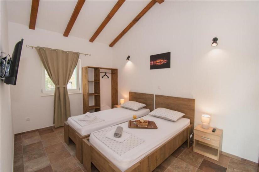 Room S2, for 4 persons