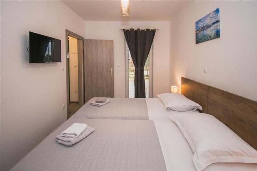 Room S3, for 4 persons