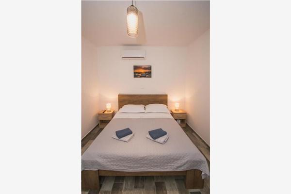 Room S3, for 4 persons