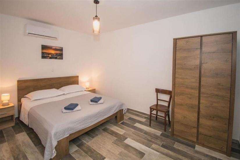 Room S3, for 4 persons