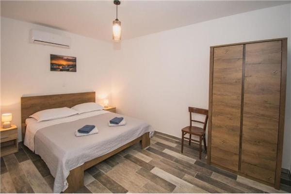 Room S3, for 4 persons