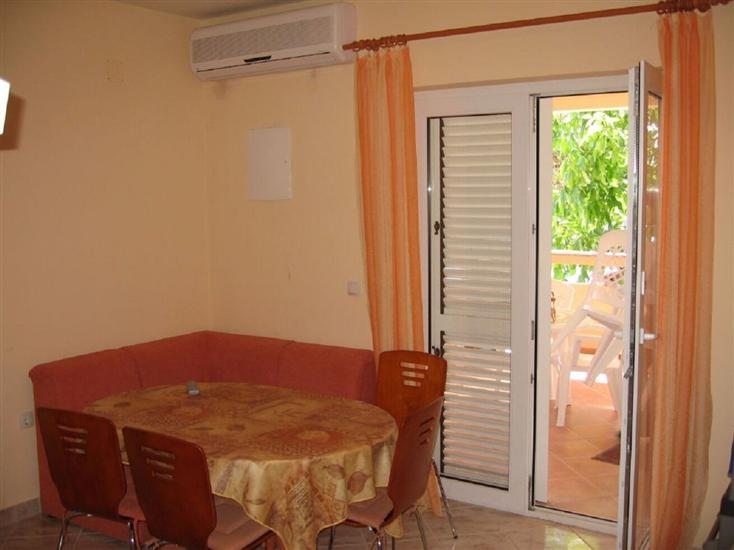 Apartment A4, for 5 persons