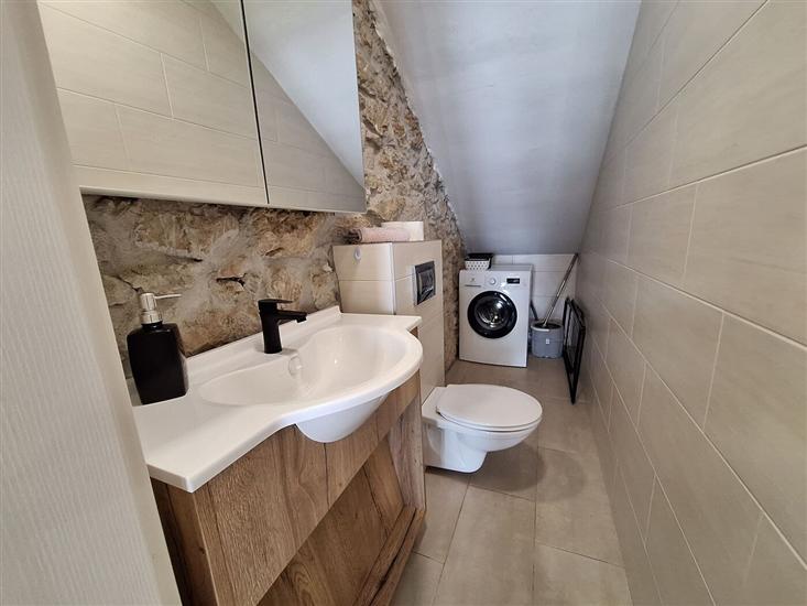 House K1, for 16 persons