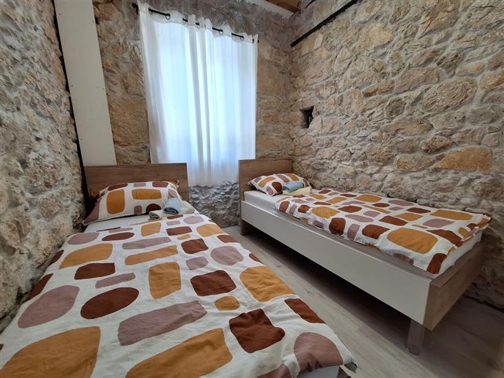 House K1, for 16 persons