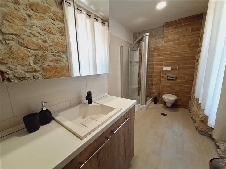 House K1, for 16 persons