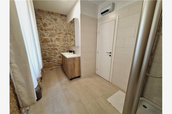 House K1, for 16 persons