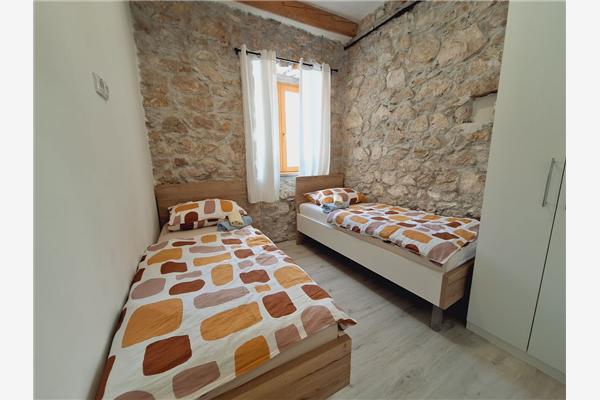 House K1, for 16 persons