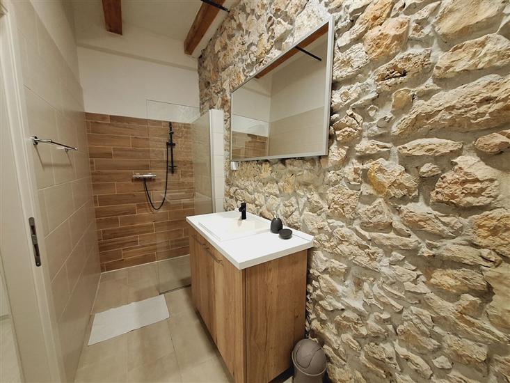 House K1, for 16 persons