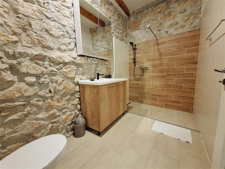 House K1, for 16 persons