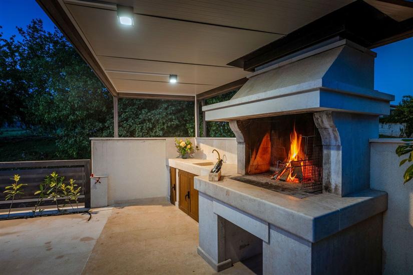 Apartment Residence Mala 1 s bazenom i whirlpool-om