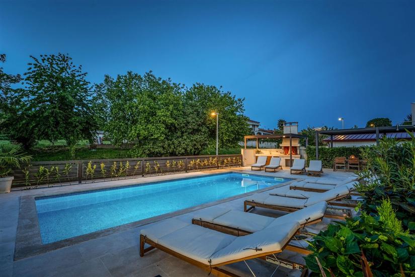 Apartment Residence Mala 3  s bazenom i whirlpool-om