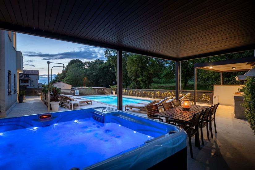 Apartment Residence Mala 3  s bazenom i whirlpool-om