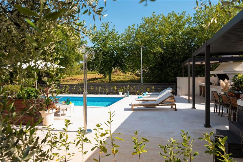 Apartment Residence Mala 4 s bazenom i whirlpool-om