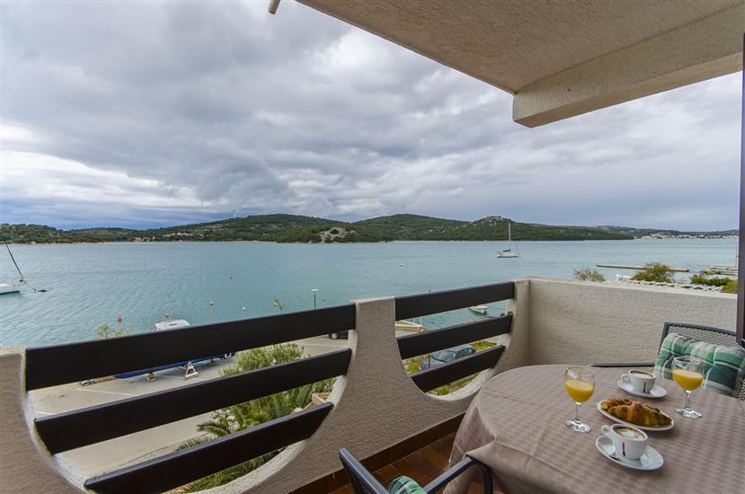 Room S21, for 2 persons