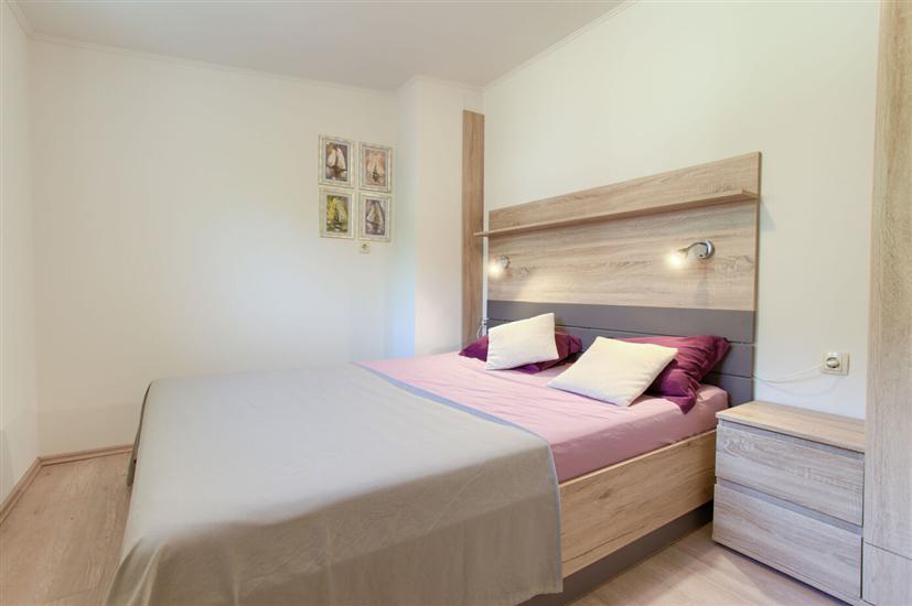 Apartment A1, for 5 persons