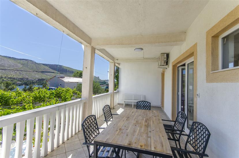 Apartment A1, for 5 persons