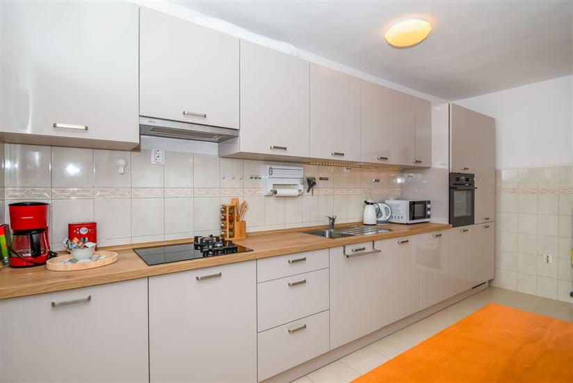 Apartment A1, for 5 persons