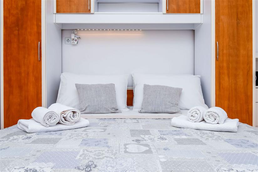 Apartment A1, for 5 persons