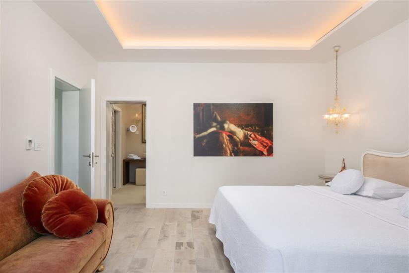 House K1, for 12 persons