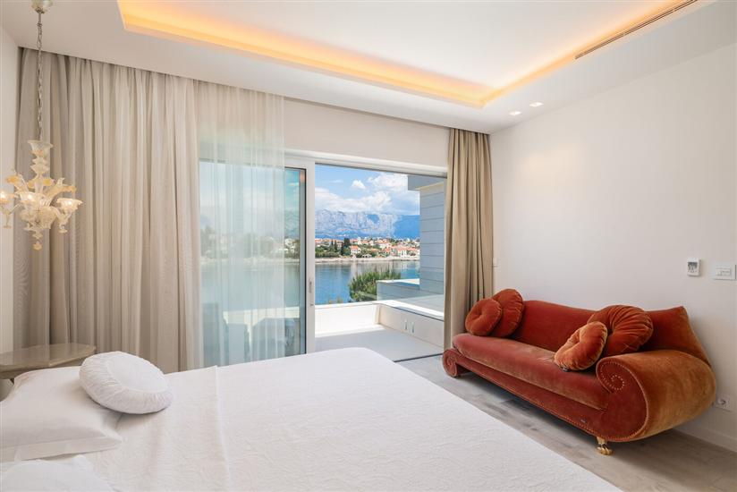 House K1, for 12 persons