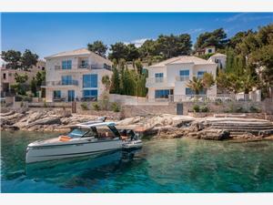Villa More Middle Dalmatian islands, Size 370.00 m2, Accommodation with pool, Airline distance to the sea 10 m