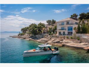 Villa Stara Middle Dalmatian islands, Size 420.00 m2, Accommodation with pool, Airline distance to the sea 10 m