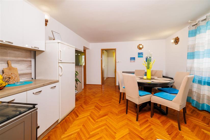 Apartment A5, for 6 persons