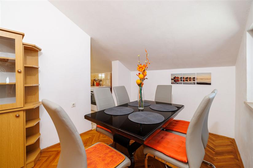 Apartment A4, for 6 persons