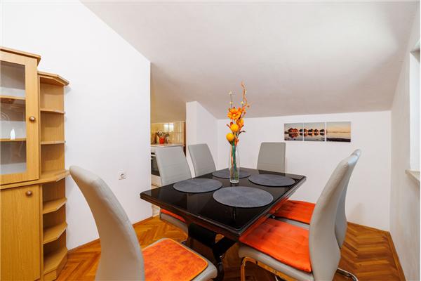 Apartment A4, for 6 persons