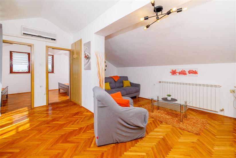Apartment A4, for 6 persons