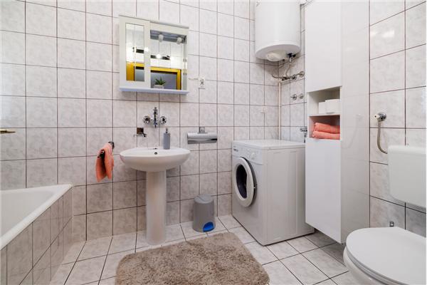 Apartment A4, for 6 persons