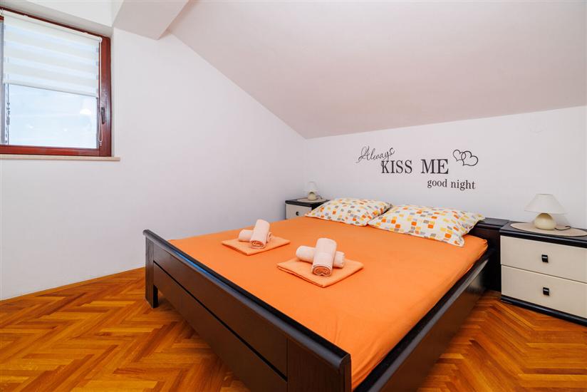 Apartment A4, for 6 persons