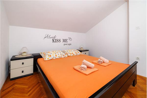 Apartment A4, for 6 persons