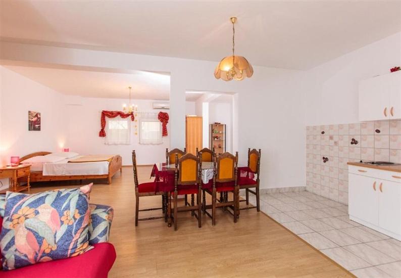 Apartment A2, for 3 persons