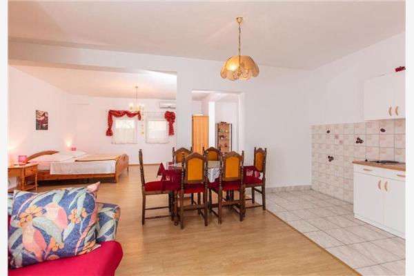 Apartment A2, for 3 persons