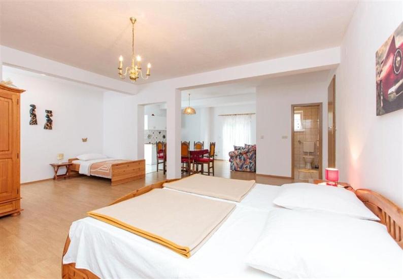 Apartment A2, for 3 persons