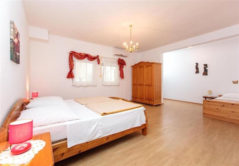 Apartment A2, for 3 persons