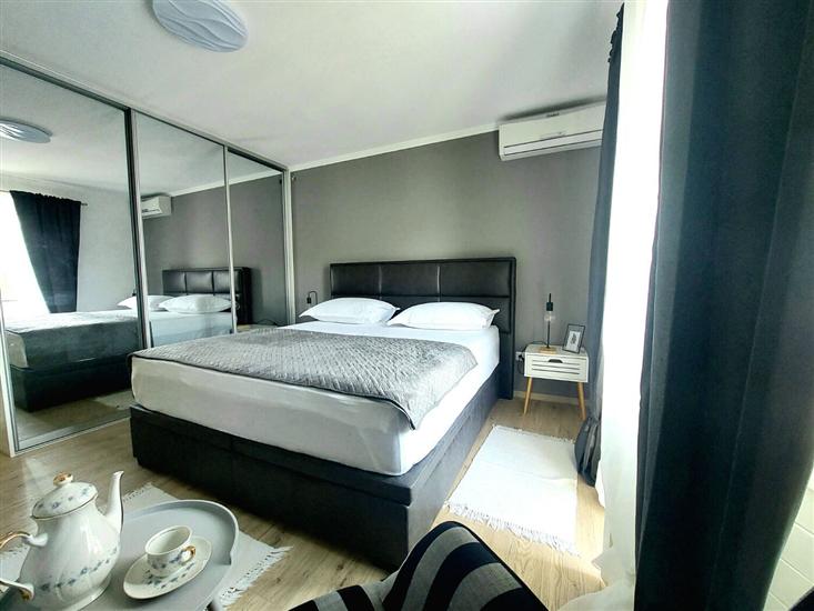 Apartment A1, for 5 persons