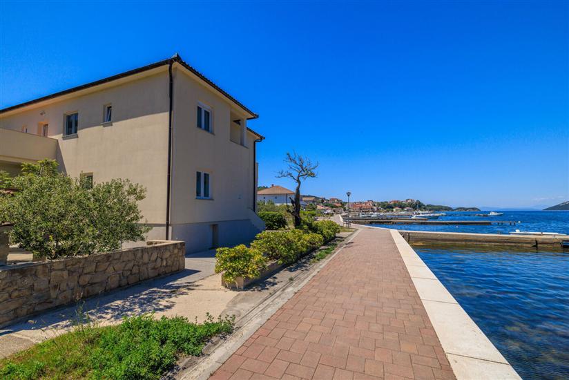 Apartments Darko by the sea