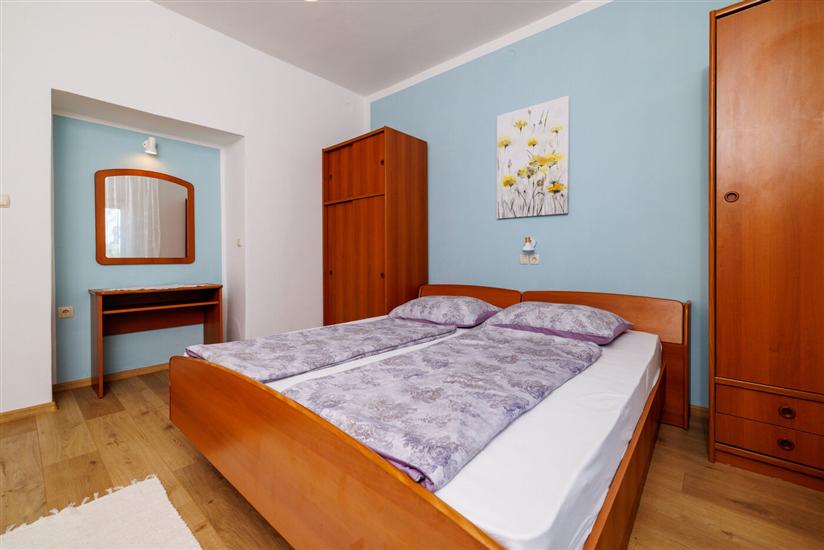 Apartment A1, for 5 persons
