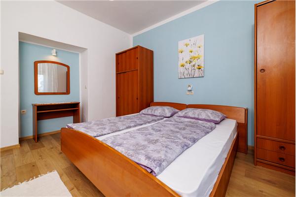 Apartment A1, for 5 persons