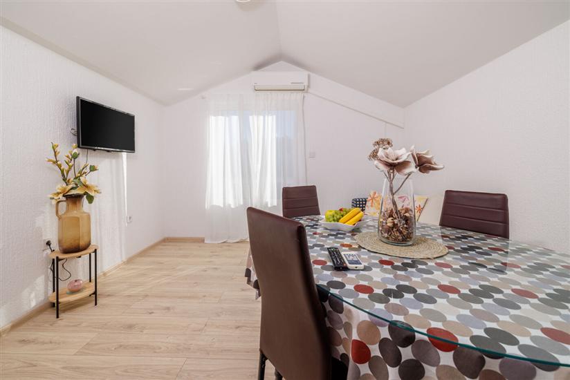 Apartment A1, for 6 persons