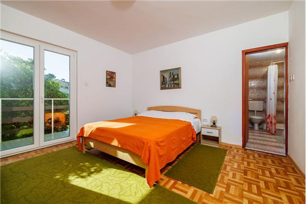 Apartment A1, for 5 persons