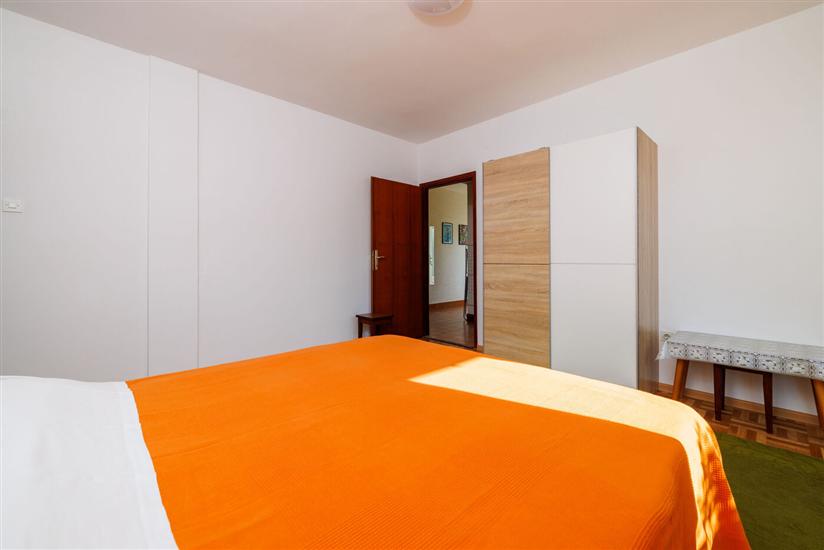 Apartment A1, for 5 persons