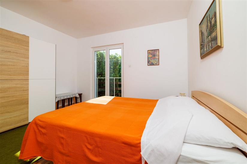 Apartment A1, for 5 persons