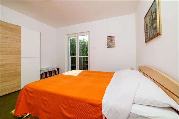 Apartment A1, for 5 persons